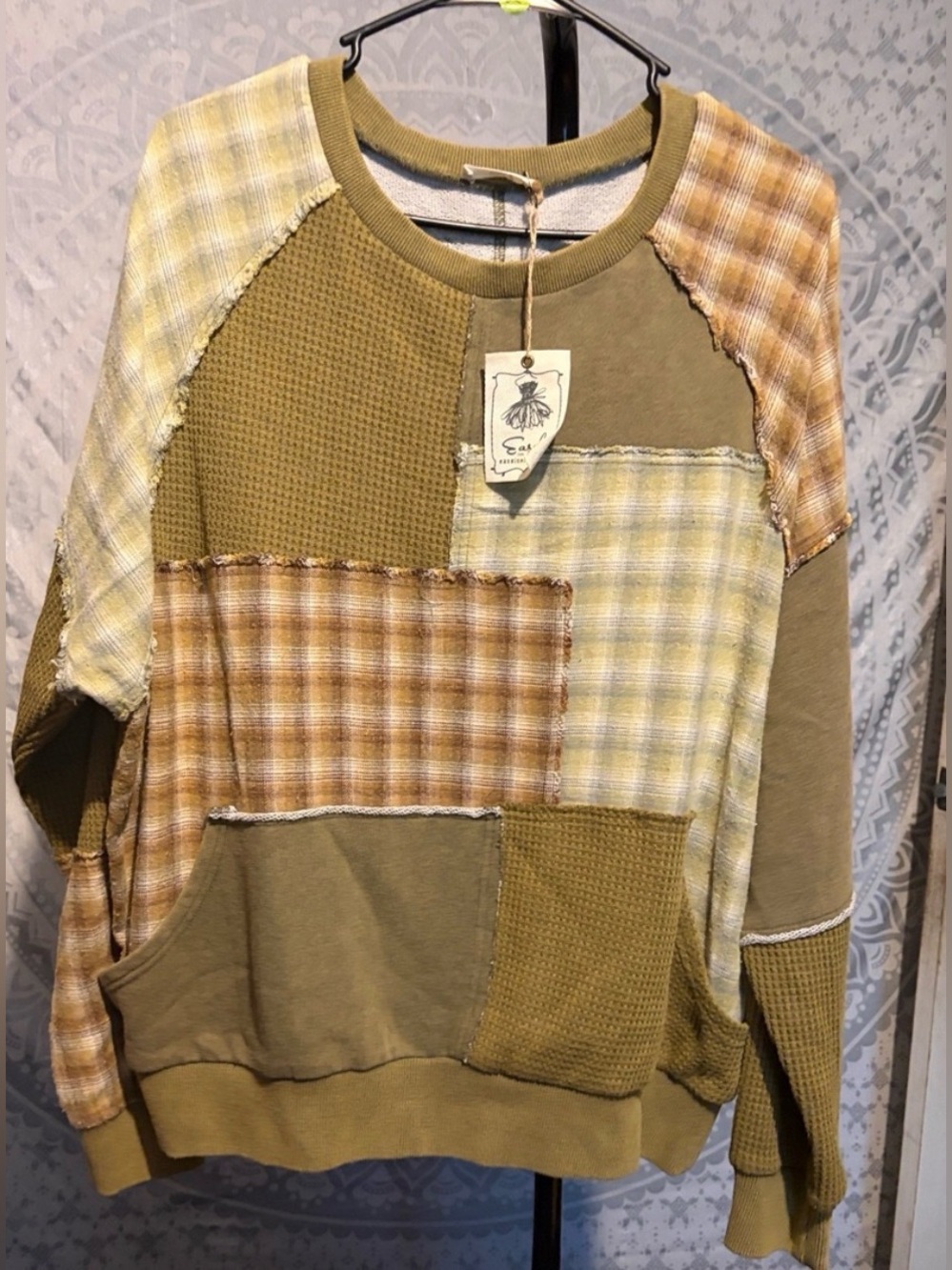 🌻 NWT Easel Los Angeles Patchwork Boho Oversized Sweatshirt | Size Medium 🌻